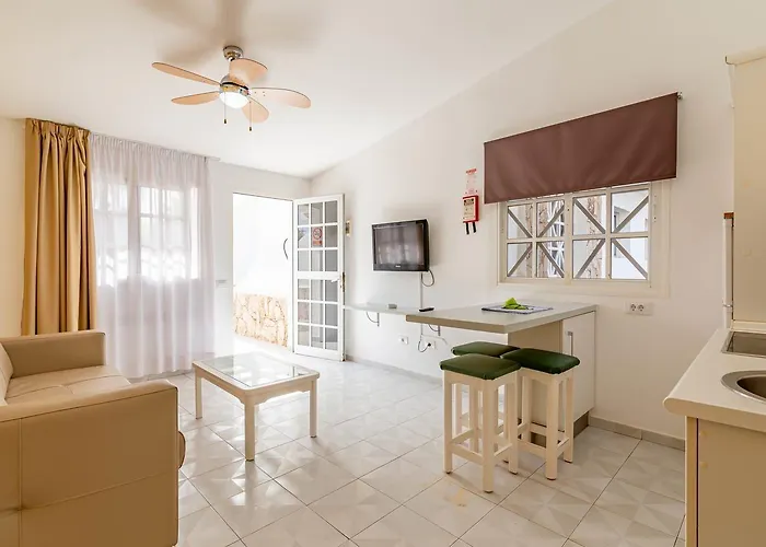 Vista - Adults Only Апарт-отель 3*